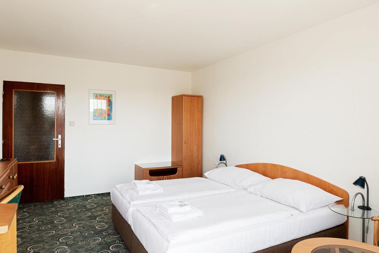 Bruntál Hotel Slezan מראה חיצוני תמונה