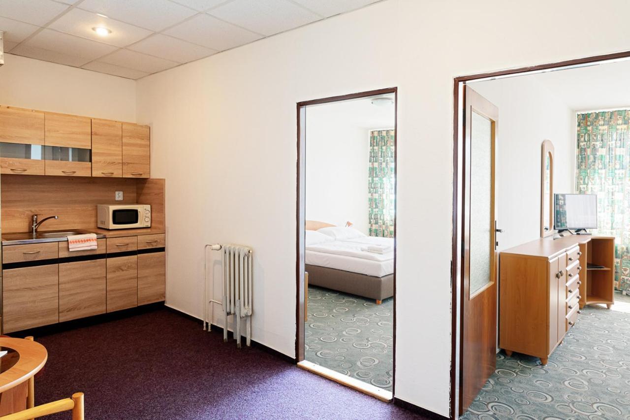 Bruntál Hotel Slezan מראה חיצוני תמונה