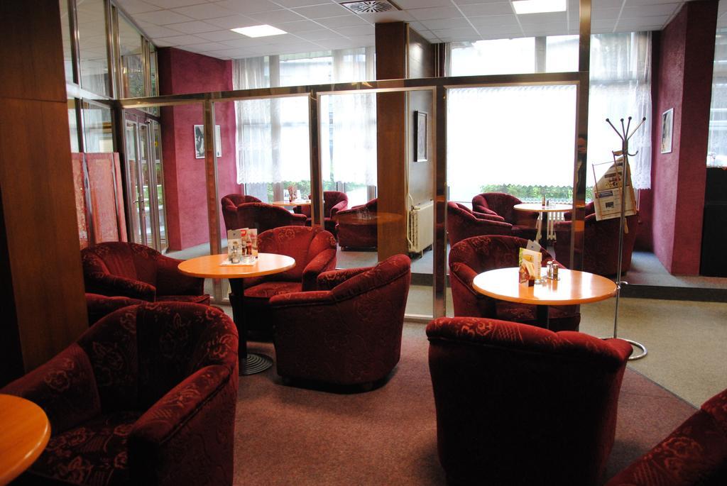 Bruntál Hotel Slezan מראה חיצוני תמונה