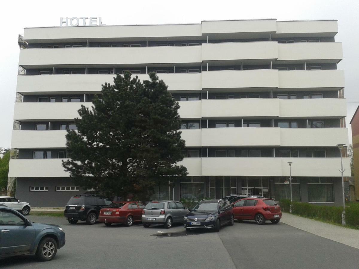 Bruntál Hotel Slezan מראה חיצוני תמונה
